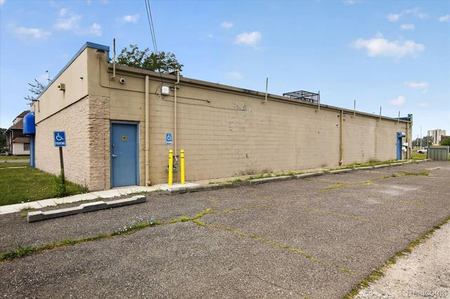 9600 Dexter Avenue, Detroit, MI 48206