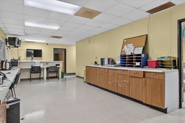 9600 Dexter Avenue, Detroit, MI 48206