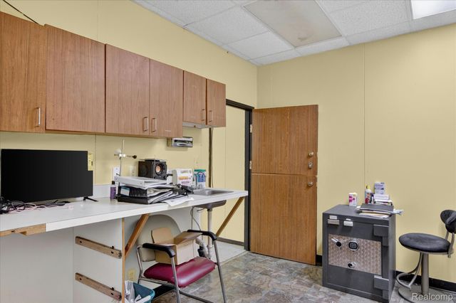 9600 Dexter Avenue, Detroit, MI 48206