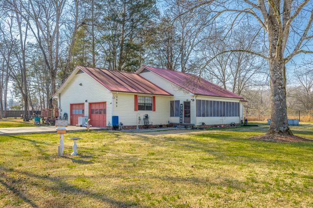 2582 E Valley Road, Jasper, TN 37347