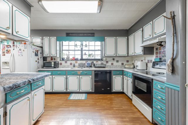 2582 E Valley Road, Jasper, TN 37347