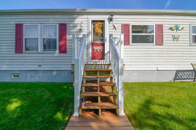 886 LILLY ROAD, Little Suamico, WI 54141