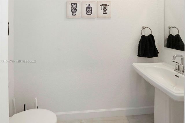 2432 SE 10th Ct, Homestead, FL 33035