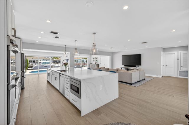 4460 NE 26th Avenue, Lighthouse Point, FL 33064