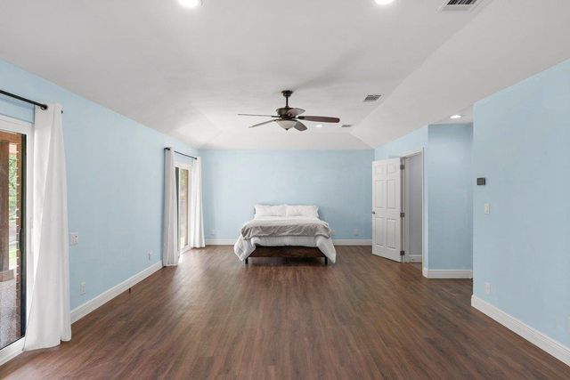 154 Shore Line DR, Bastrop, TX 78602