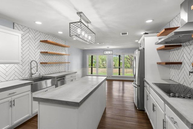 154 Shore Line DR, Bastrop, TX 78602