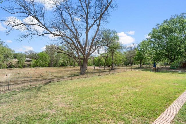 154 Shore Line DR, Bastrop, TX 78602