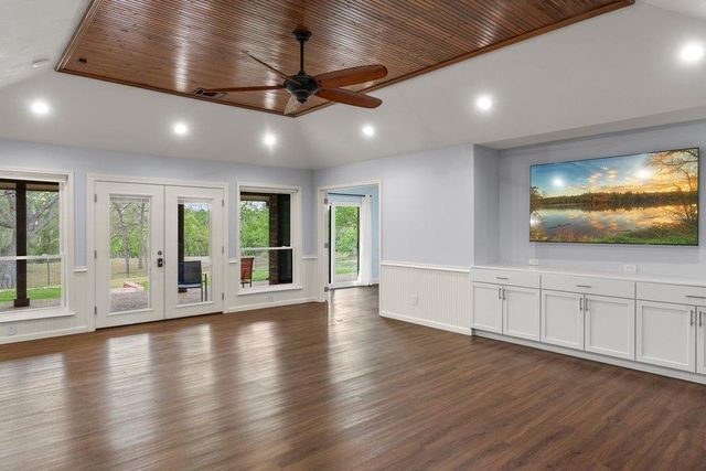 154 Shore Line DR, Bastrop, TX 78602