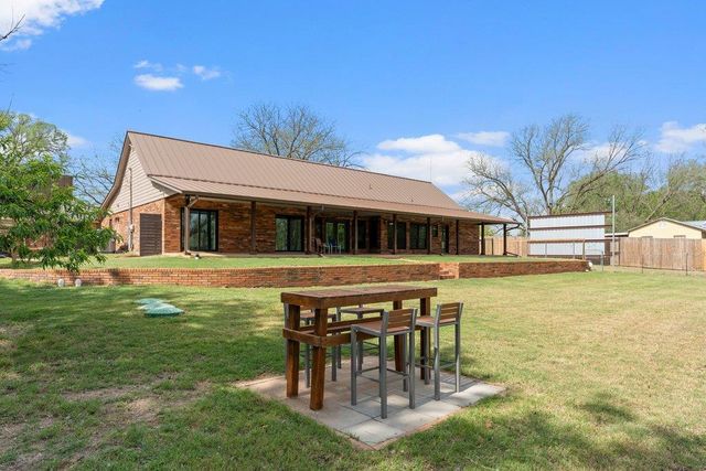 154 Shore Line DR, Bastrop, TX 78602