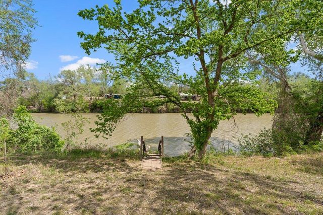 154 Shore Line DR, Bastrop, TX 78602