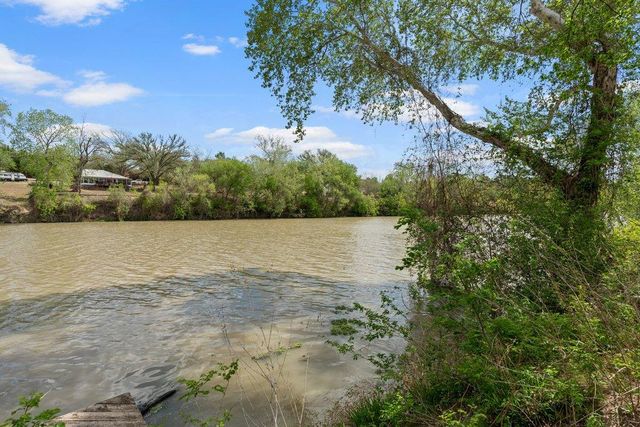 154 Shore Line DR, Bastrop, TX 78602