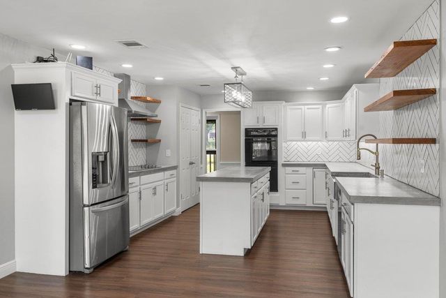 154 Shore Line DR, Bastrop, TX 78602