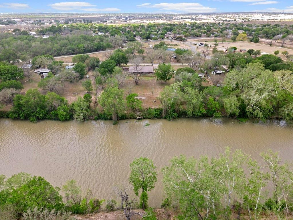 154 Shore Line DR, Bastrop, TX 78602