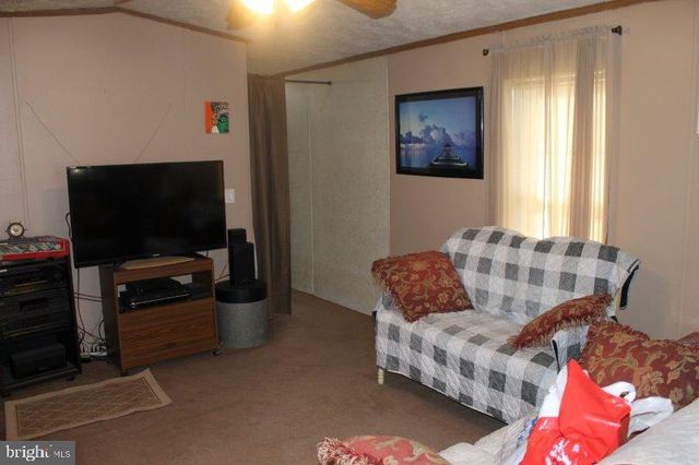 144 CEDAR DR, Quakertown, PA 18951