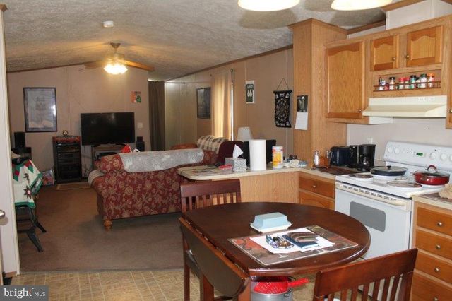 144 CEDAR DR, Quakertown, PA 18951