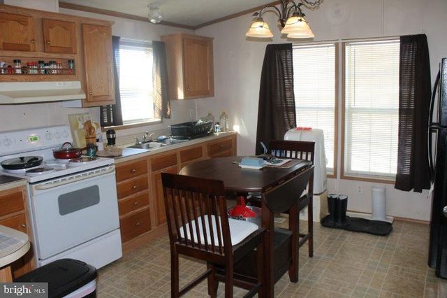 144 CEDAR DR, Quakertown, PA 18951