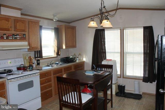 144 CEDAR DR, Quakertown, PA 18951