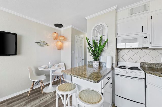 6102 Seawall Boulevard 254, Galveston, TX 77551