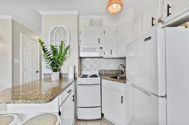 6102 Seawall Boulevard 254, Galveston, TX 77551