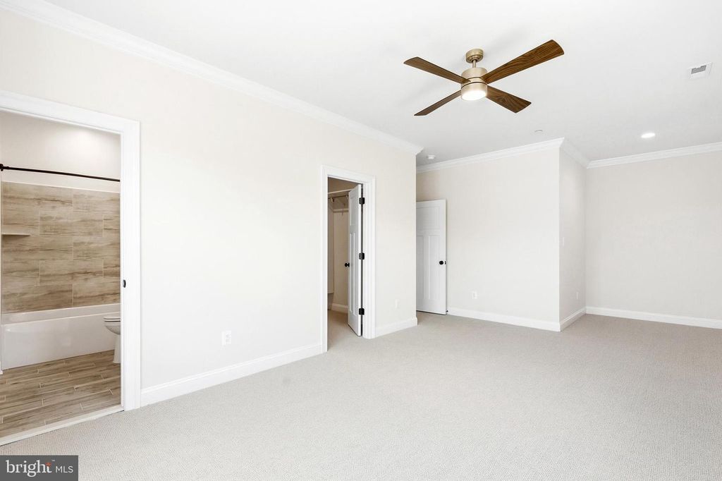 Image 37 of property listing at 985 BOUNTY PLACE, Owings, MD 20736