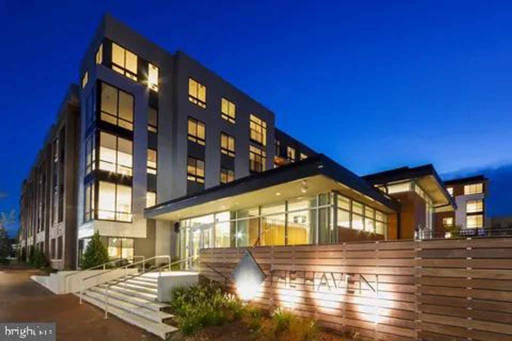 Image 1 of property listing at 145 RIVERHAVEN DR #525, Oxon Hill, MD 20745