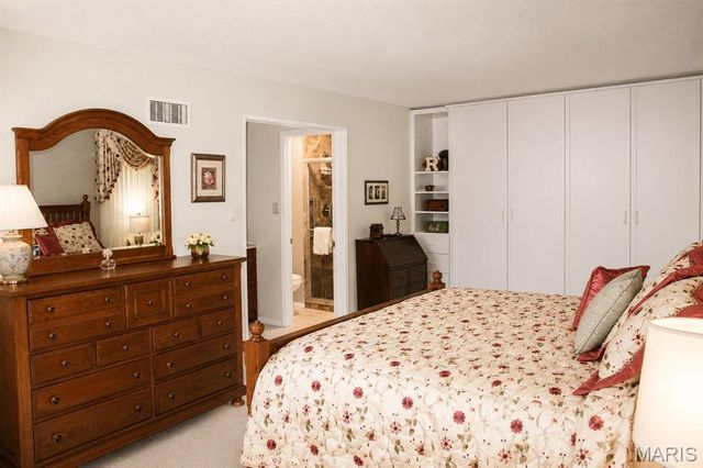 5404 Hollow Oak Court, Unincorporated, MO 63129