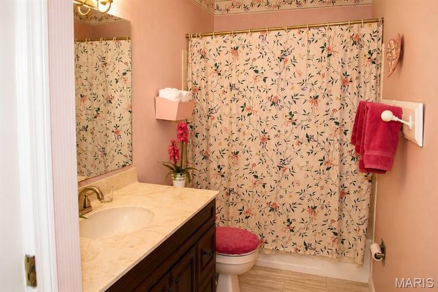 5404 Hollow Oak Court, Unincorporated, MO 63129