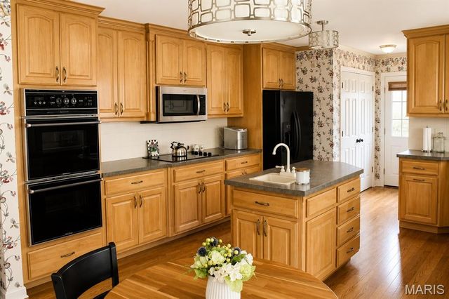 5404 Hollow Oak Court, Unincorporated, MO 63129