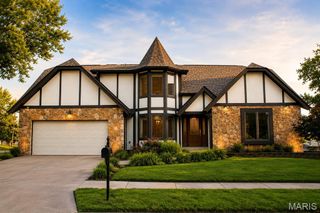 5404 Hollow Oak Court, Unincorporated, MO 63129