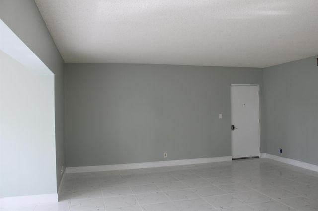 6245 Old Court Road 101, Boca Raton, FL 33433