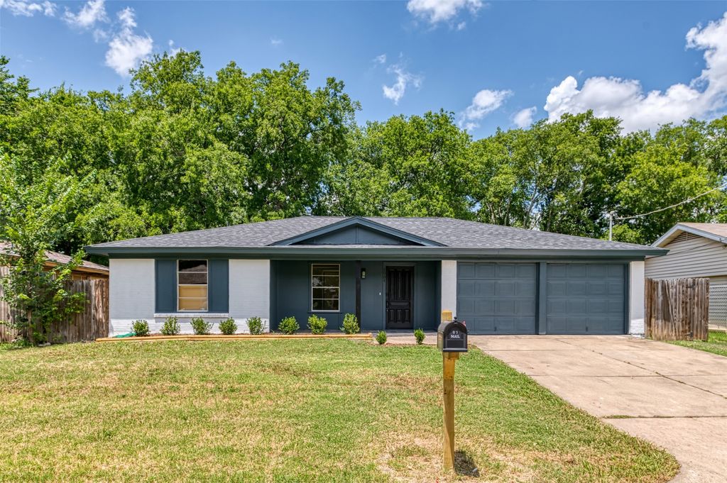 3904 Hilldale Road, Fort Worth, TX 76119
