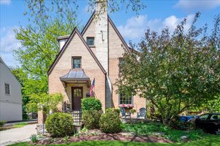 2228 Kenilworth Avenue, Wilmette, IL 60091