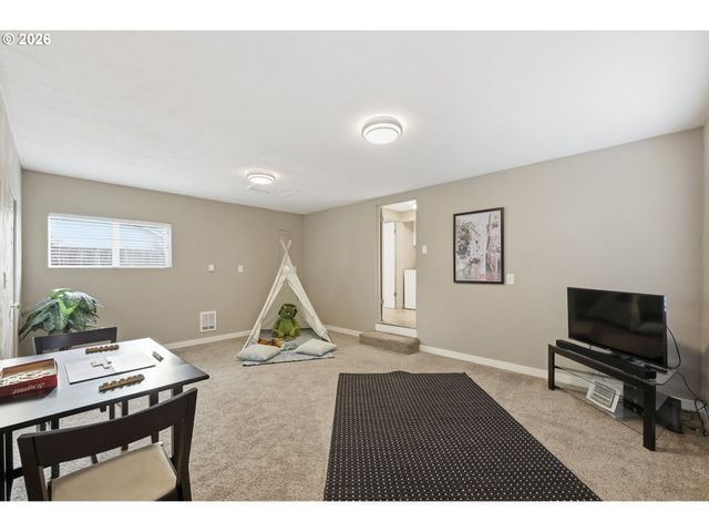 381 MARION Ln, Eugene, OR 97404