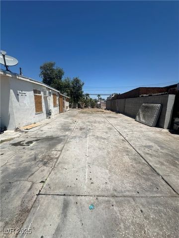 2105 East Saint Louis Avenue, Las Vegas, NV 89104