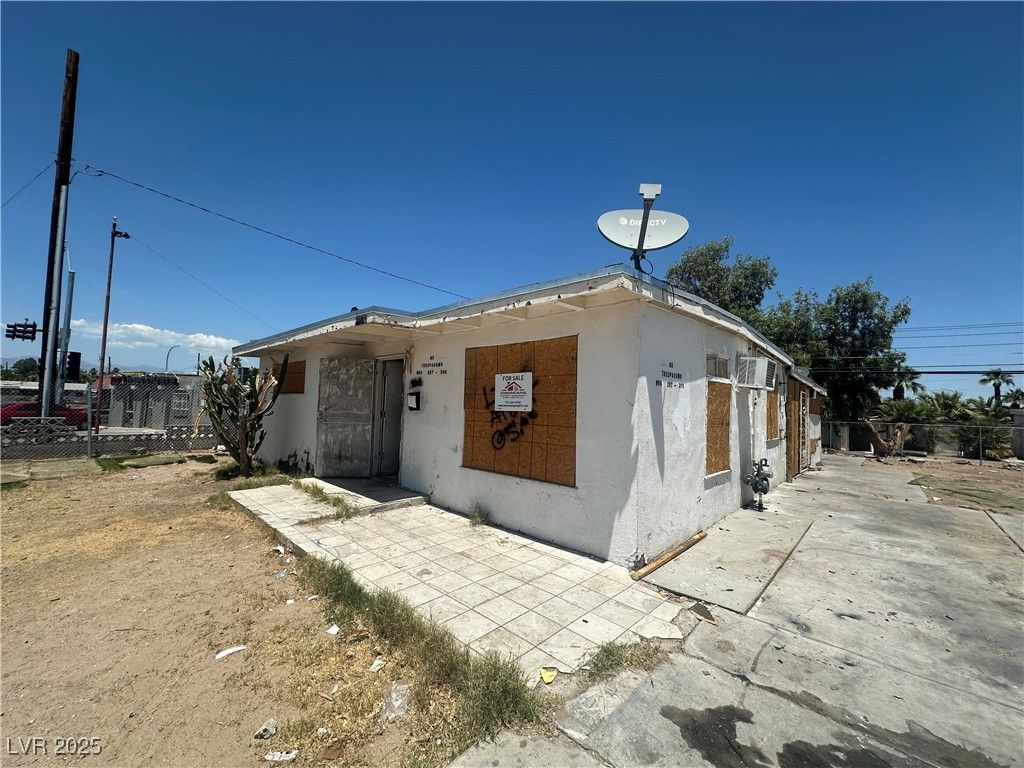 2105 East Saint Louis Avenue, Las Vegas, NV 89104