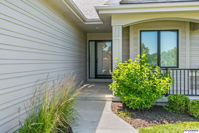 1404 S 200 Avenue Circle, Omaha, NE 68130