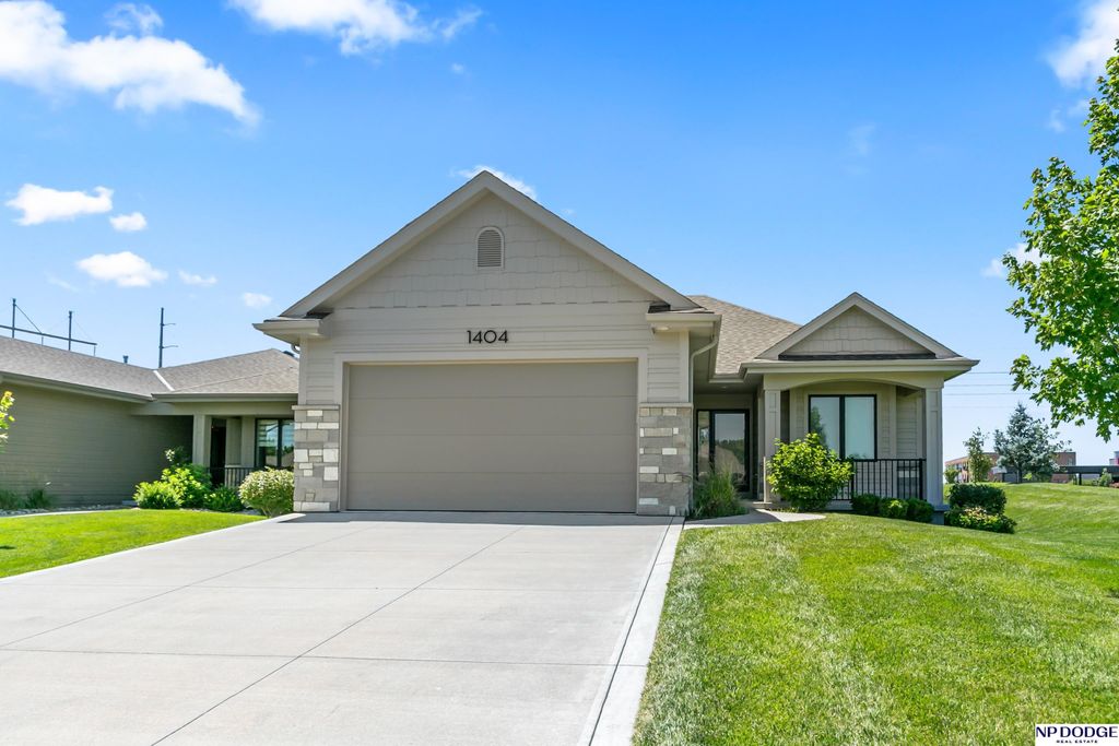 1404 S 200 Avenue Circle, Omaha, NE 68130