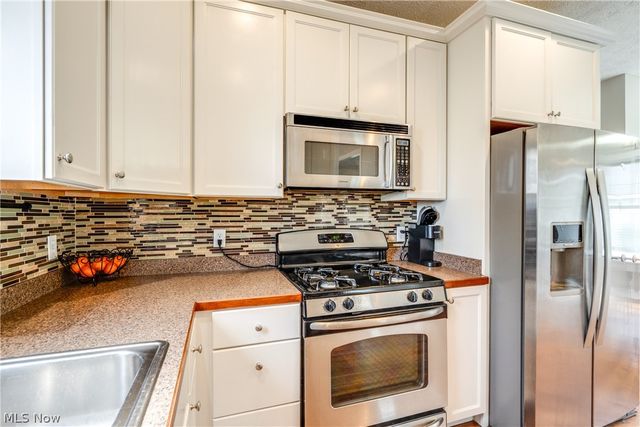 2750 Himelrigh Boulevard, Barberton, OH 44203