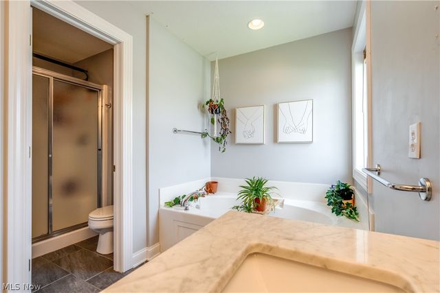 2750 Himelrigh Boulevard, Barberton, OH 44203