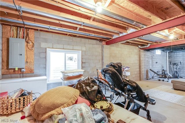 2750 Himelrigh Boulevard, Barberton, OH 44203