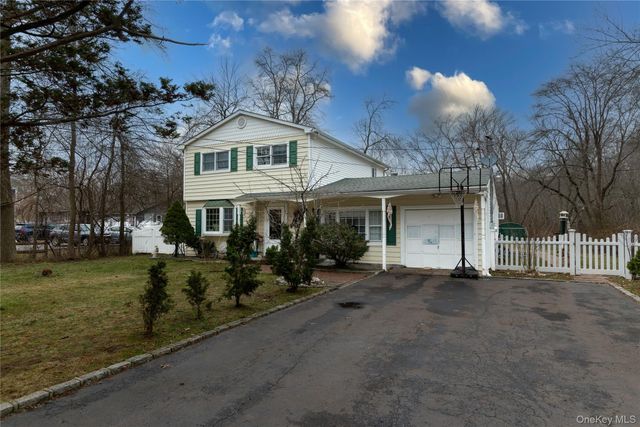 89 Sportsmen Street 4103, Central Islip, NY 11722
