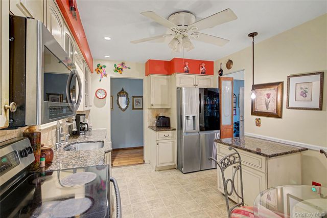 89 Sportsmen Street 4103, Central Islip, NY 11722