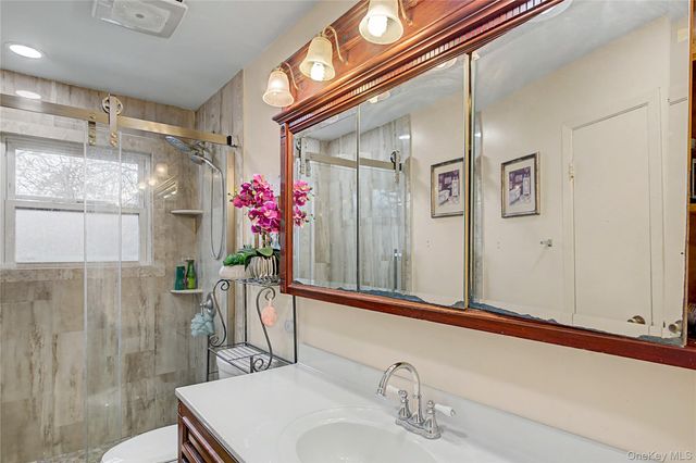 89 Sportsmen Street 4103, Central Islip, NY 11722