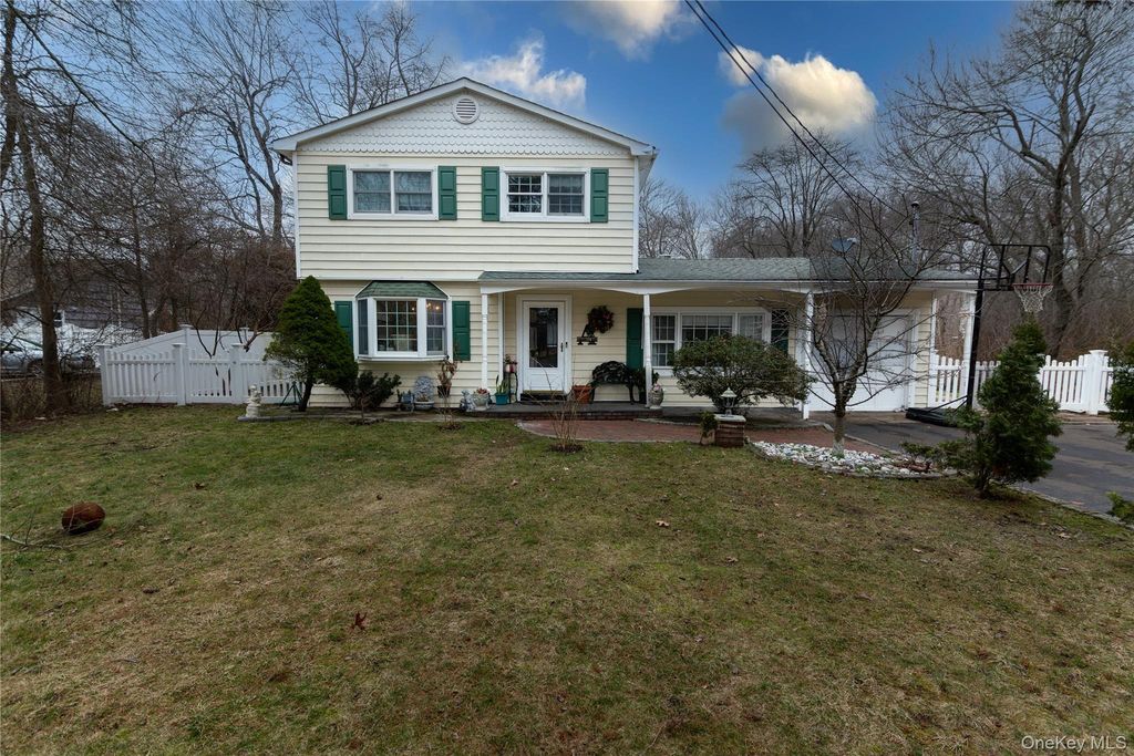 89 Sportsmen Street 4103, Central Islip, NY 11722
