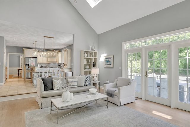 4 Carter Dr, Natick, MA 01760