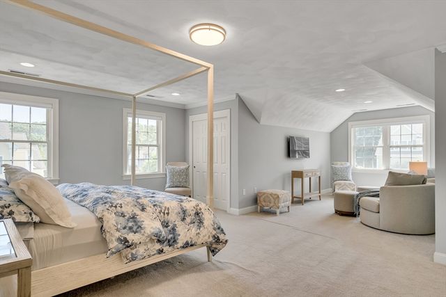 4 Carter Dr, Natick, MA 01760
