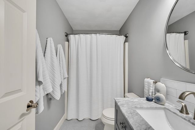4 Carter Dr, Natick, MA 01760