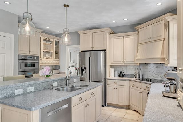 4 Carter Dr, Natick, MA 01760