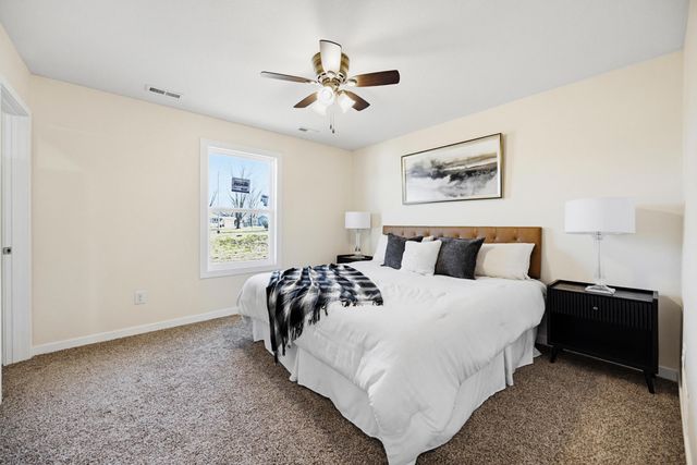 1355 E BIAS LN, Centralia, MO 65240