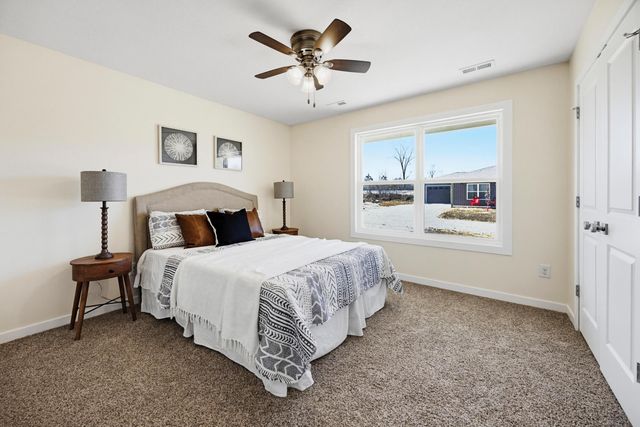 1355 E BIAS LN, Centralia, MO 65240